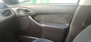 Ford Focus 2000-thumb-15