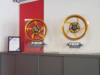 MOS CARBON ΣΕΤ ΠΛΑΙΝΑ ΚΑΛΥΜΜΑΤΑ ΤΑΠΑΣ ΒΕΝΖΙΝΗΣ YAMAHA T-MAX 560 2020-2021-thumb-6