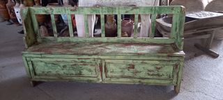 παλιός ξύλινος καναπές-παγκάκι,διπλώνει και γίνεται κρεβάτι, με αποθηκευτικό χώρο(στο κάτω μέρος υπάρχουν δύο ντουλάπια), σε πράσινο χρώμα, συντηρημένο, χειροποίητο,αντίκα