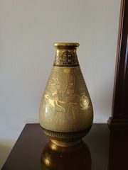 Αιγυπτιακό βάζο με χρυσή μπογιά του 1970