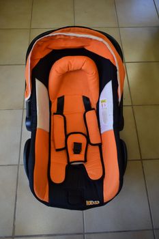 2 καθίσματα αυτοκινήτου (μωρού /παιδιού) + relax 