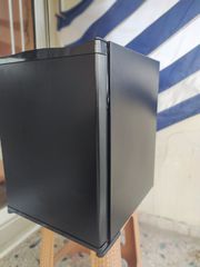 Πωλείται Θερμοηλεκτρικό Mini bar ψυγείο 30 L 60 Watt (ελαφρως μεταχειρισμένο ) χωρίς κατάψυξη 