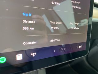 Tesla Model 3 2021-thumb-13