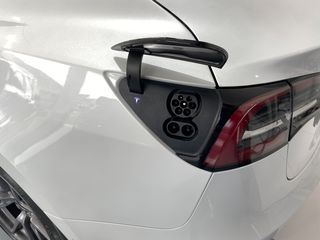 Tesla Model 3 2021-thumb-17