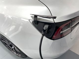 Tesla Model 3 2021-thumb-18