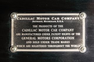 Cadillac 1933 V8 354 coupe-thumb-75