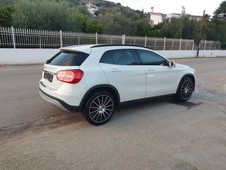 Mercedes-Benz GLA 180 2016  d Style 7G-DCT Bi-Xenon-led -thumb-10