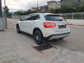 Mercedes-Benz GLA 180 2016  d Style 7G-DCT Bi-Xenon-led -thumb-39