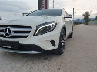 Mercedes-Benz GLA 180 2016  d Style 7G-DCT Bi-Xenon-led -thumb-3