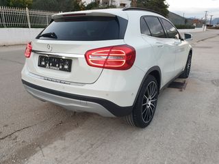 Mercedes-Benz GLA 180 2016  d Style 7G-DCT Bi-Xenon-led -thumb-42
