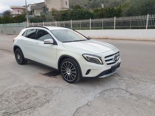 Mercedes-Benz GLA 180 2016  d Style 7G-DCT Bi-Xenon-led -thumb-1