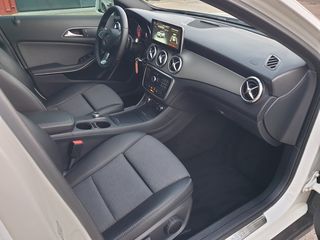 Mercedes-Benz GLA 180 2016  d Style 7G-DCT Bi-Xenon-led -thumb-9