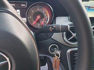 Mercedes-Benz GLA 180 2016  d Style 7G-DCT Bi-Xenon-led -thumb-24