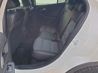 Mercedes-Benz GLA 180 2016  d Style 7G-DCT Bi-Xenon-led -thumb-28