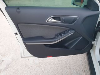 Mercedes-Benz GLA 180 2016  d Style 7G-DCT Bi-Xenon-led -thumb-30