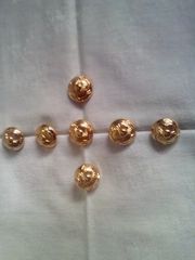 Καινουργια πανεμορφα κουμπια ραπτηκις με σχεδια σε χρυσο χρωμα 2000 τμχ στην πολυ χαμηλη συμβολικη τιμη υπερ ευκαιριας 10€