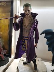 Suicide Squad The Joker Exclusive Premium Format 1:4 Scale Statue by Sideshow -thumb-1