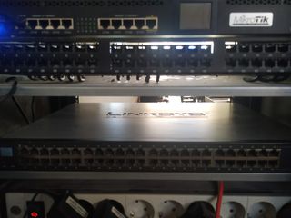 Switches  CISCO LINKSYS 48-Port 10/100/1000 Gigabit ΕΥΚΑΙΡΙΑ!!!