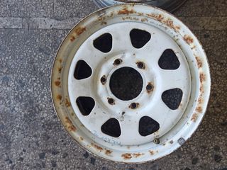 2x nissan pick up-thumb-1