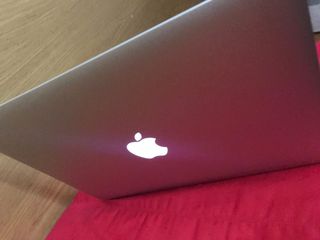 Apple Macbook-thumb-3