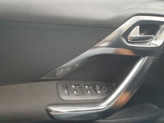 Peugeot 2008 2015-thumb-9