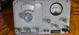 Ταμπλό βαρομετρο συλλεκτικο selective voltometer PHLCO sierra California. ηλεκτρονικό τηλεπικοινωνιών δε πιλοτήριο αεροσκάφους εποχής 1949 60 Αν θέλετε δεστε οπες τις αγγελίες μου
