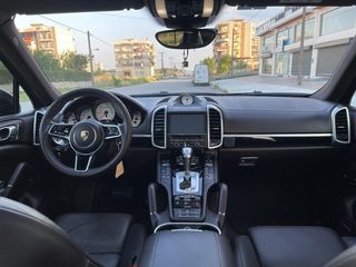 Porsche Cayenne 2016 Panorama-thumb-14