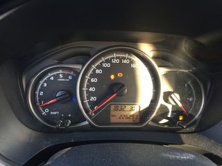 Toyota Yaris 2016-thumb-8