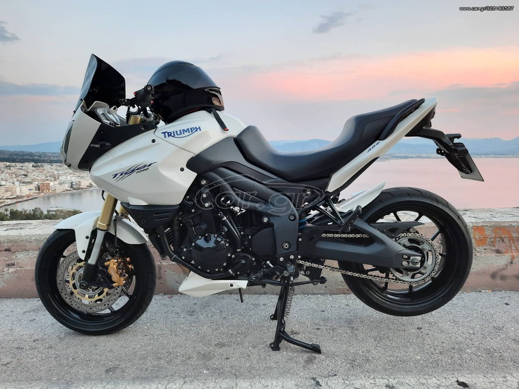 triumph tiger 1050 vs bmw r1200gs