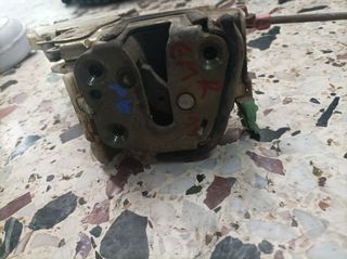 Κλειδαρια εμπρος από Nissan Primera P10 