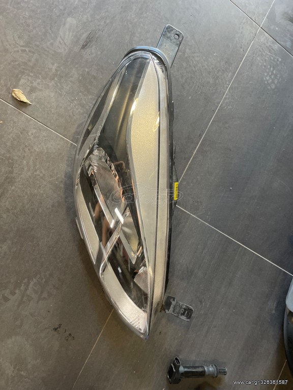 Φανάρι δεξί από Ford Fiesta 2020