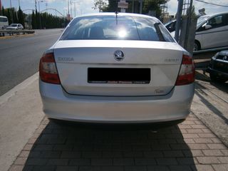 Skoda Rapid 2016 AMBITION TDI SEDAN-thumb-5