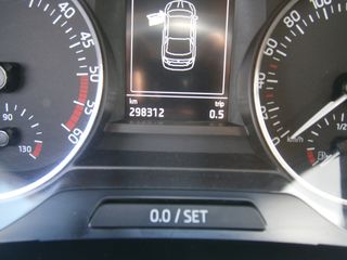 Skoda Rapid 2016 AMBITION TDI SEDAN-thumb-16