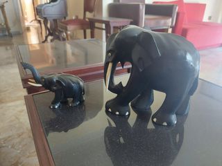 Εβενινοι ελέφαντες με ελέφαντοδοντο 