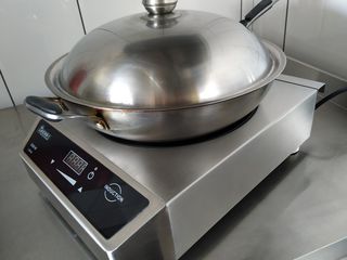 Επαγωγική εστία Hendi Wok 3,5kW.