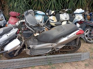 Yamaha X Max-thumb-1