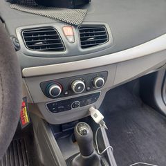 Renault Megane 2011-thumb-6