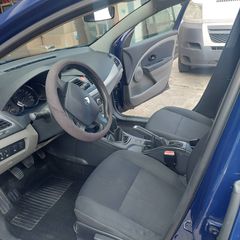 Renault Megane 2011-thumb-7