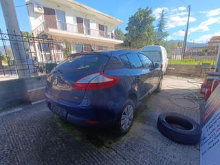 Renault Megane 2011-thumb-11