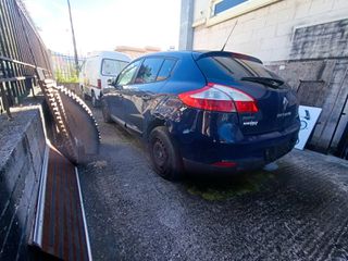 Renault Megane 2011-thumb-12