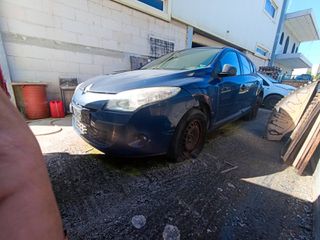 Renault Megane 2011-thumb-13