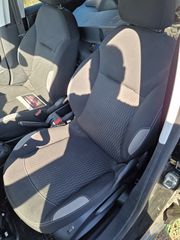 Peugeot 208-thumb-1