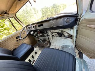 Volkswagen T2 1969 A-thumb-17