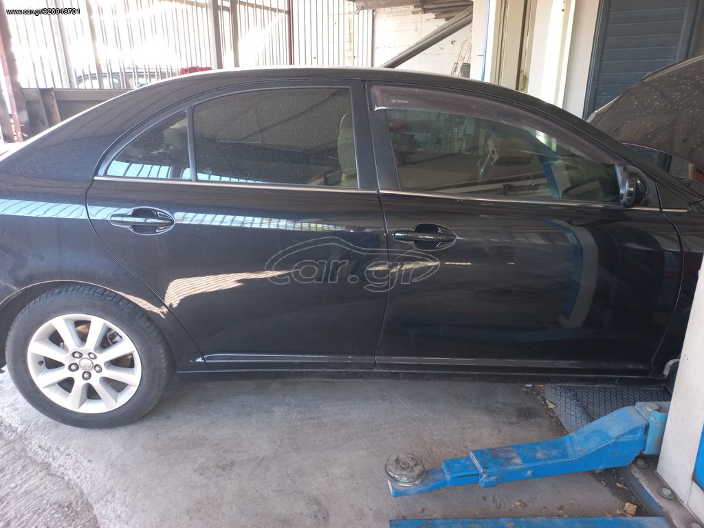 Toyota AVENSIS 2005