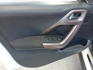 Peugeot 2008 2015 1.2 VTi Style- Panorama-thumb-37