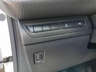 Peugeot 2008 2015 1.2 VTi Style- Panorama-thumb-25
