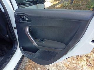 Peugeot 2008 2015 1.2 VTi Style- Panorama-thumb-31