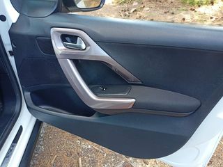 Peugeot 2008 2015 1.2 VTi Style- Panorama-thumb-34