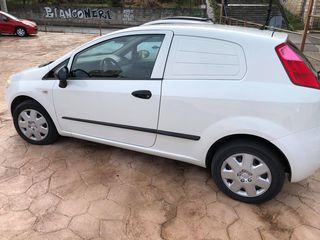 Fiat Grande Punto 2012-thumb-1