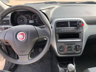 Fiat Grande Punto 2012-thumb-2
